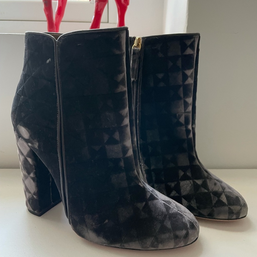 Aquazurra size 37 velvet grey/silver/purplish zip booties
